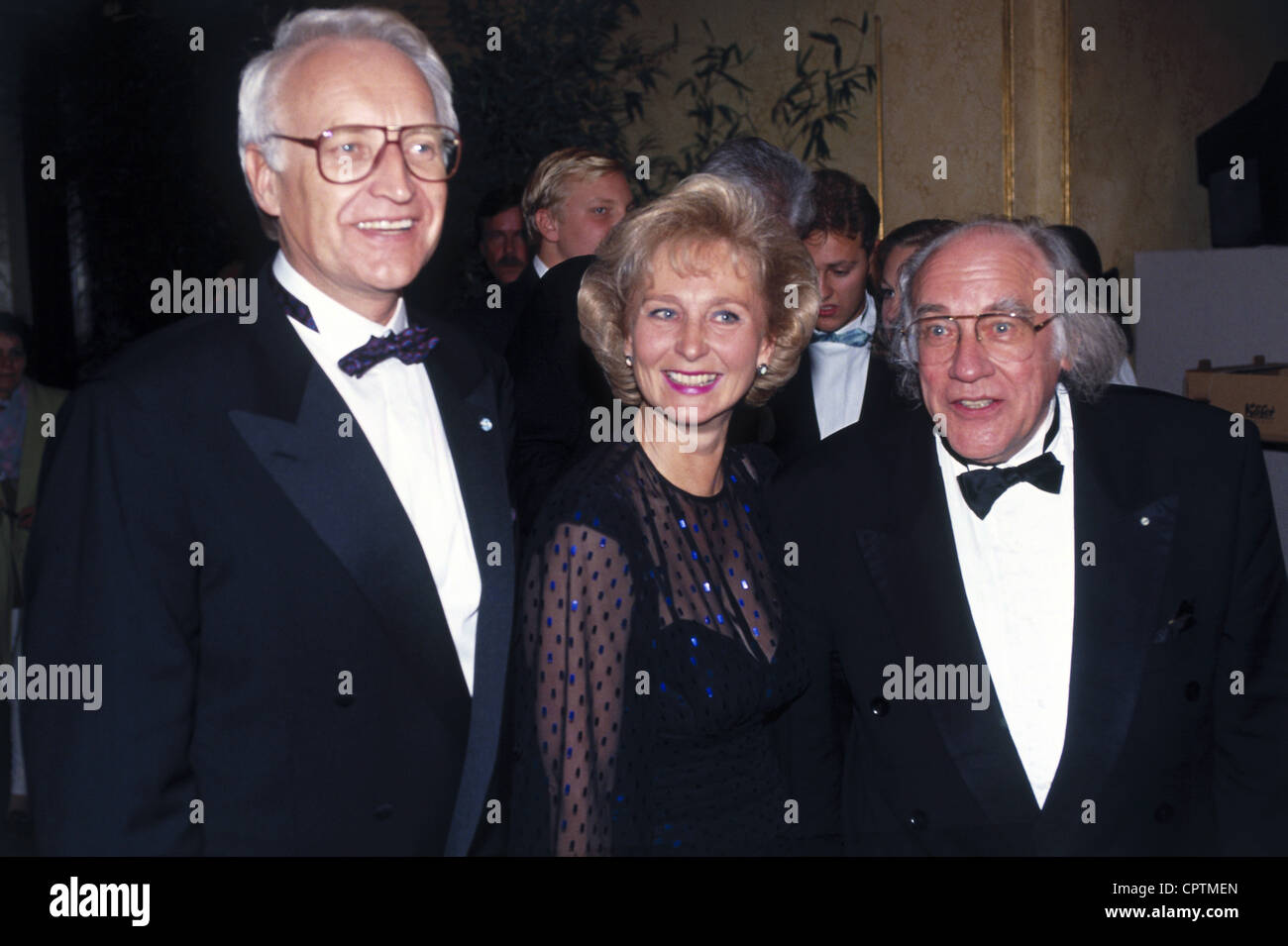 Stoiber, Edmund, * 28.9.1941, politico tedesco (CSU), primo ministro della Baviera 28.5.1993 - 30.9.2007, a metà della lunghezza, con moglie Karin, August Everding, durante il Premio della Televisione Bavarese, Monaco, 21.10.1994, Foto Stock