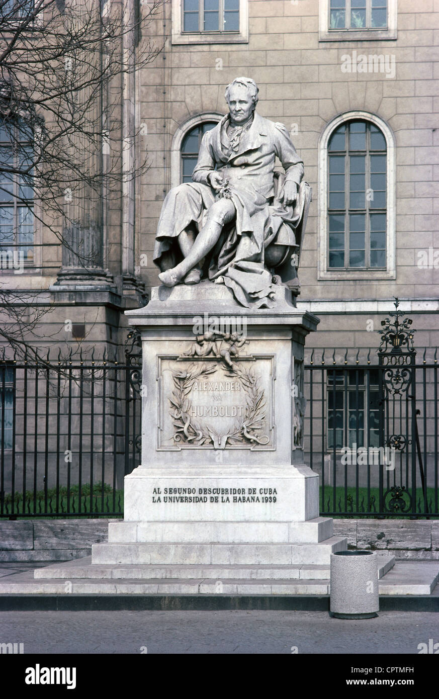 Humboldt, Alexander von, 14.9. 1769 - 6.5.1859, scienziato naturale tedesco, monumento, scultura di Reinhold Begas, 1883, Unter den Linden, Berlino, , Foto Stock