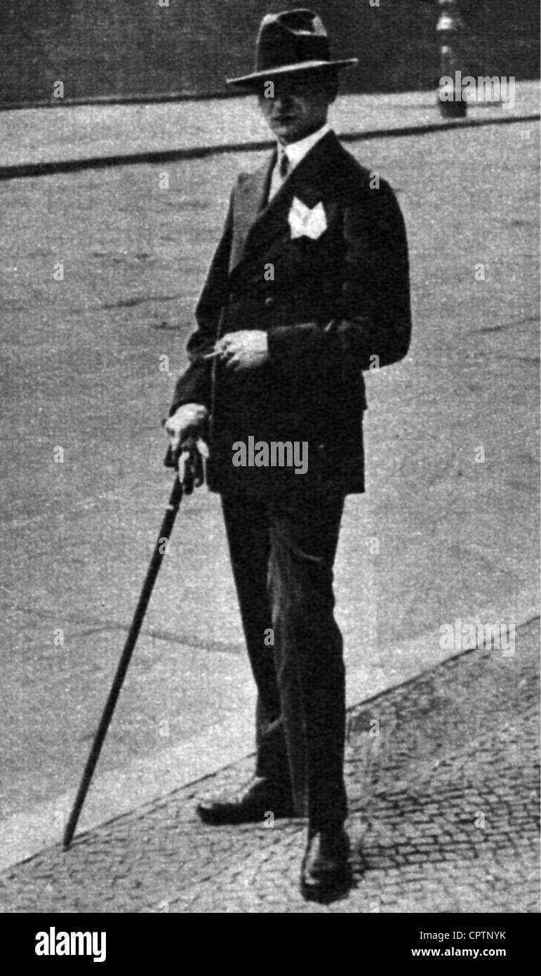 Domela, Harry, circa 1904/1905 - circa 1980, impostore tedesco, finse essere il sole dell'imperatore Guglielmo II, a lunghezza intera, circa 1927, Foto Stock