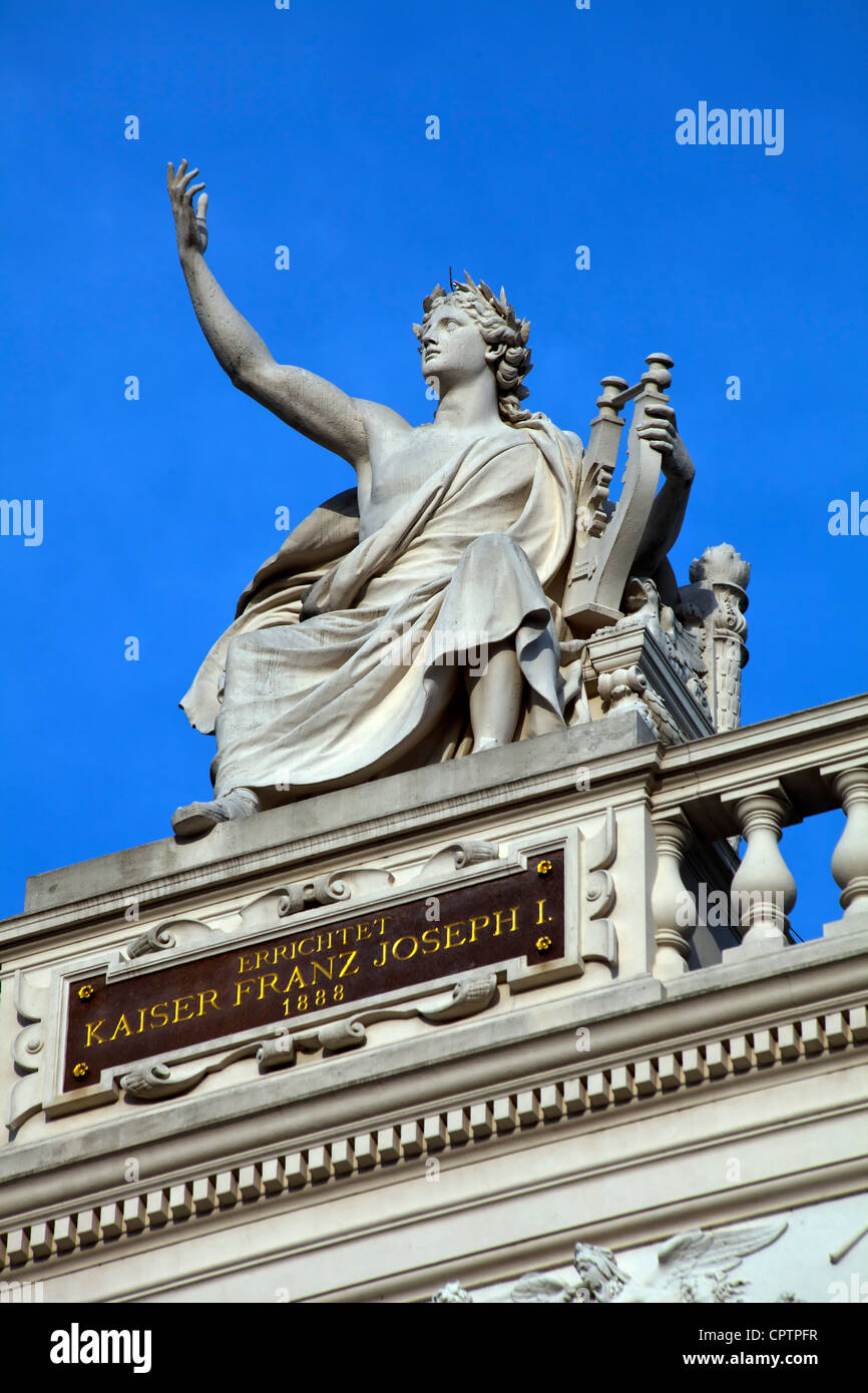 Statua di Kaiser Franz Joseph I nel parlamento di Vienna, Austria Foto Stock