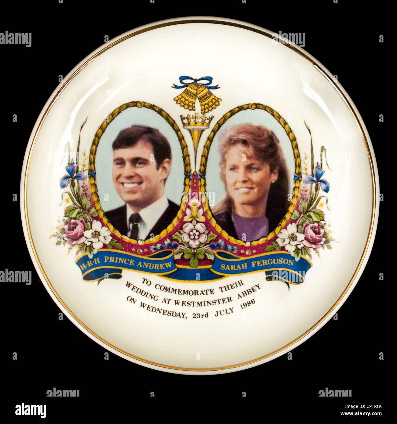 1986 Piastra souvenir da Prinknash in ceramica per commemorare il Royal Wedding tra S.A.R. Il principe Andréj e Sarah Ferguson Foto Stock