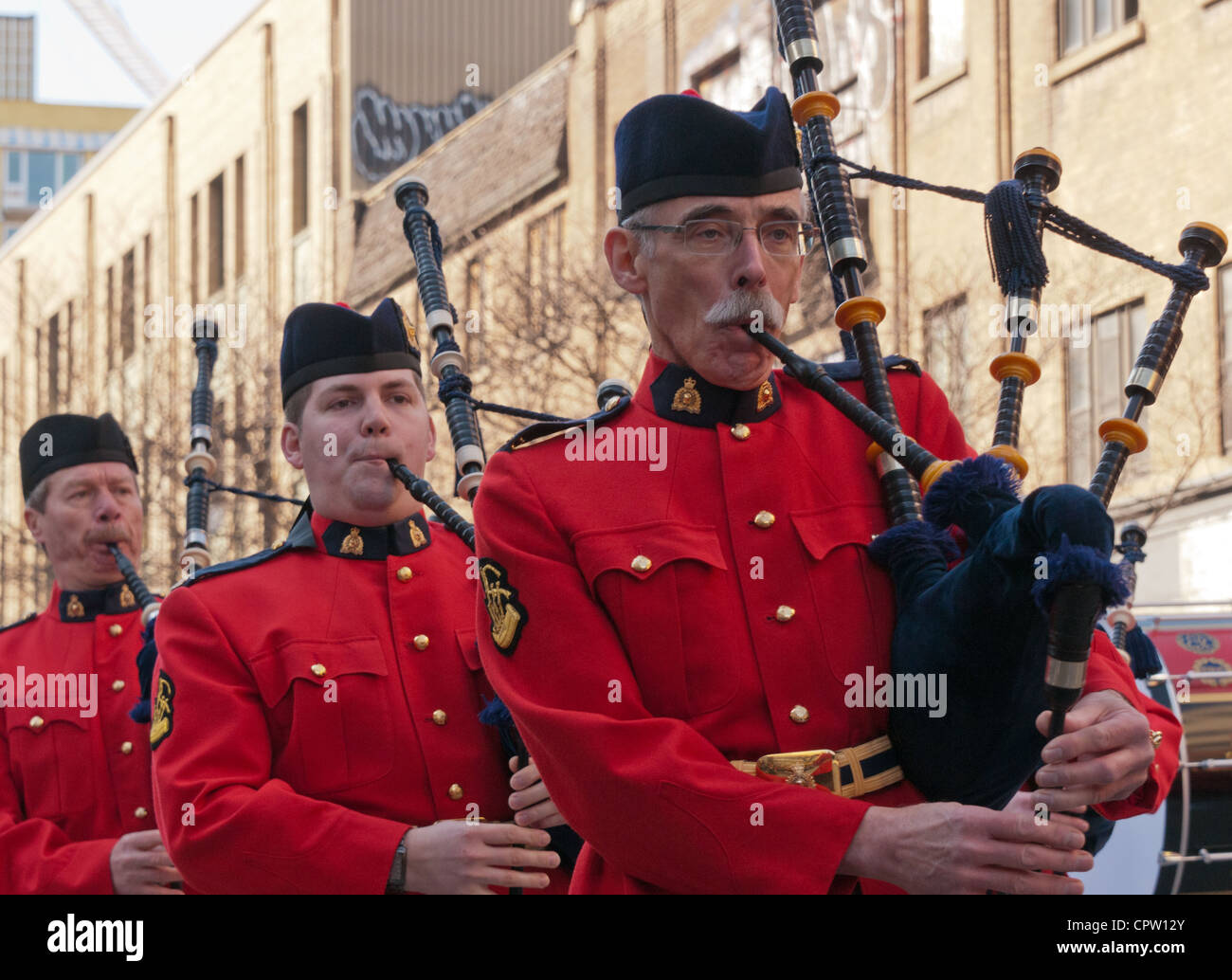 Bagpipers il giorno di San Patrizio parade di Montreal, Canada Foto Stock