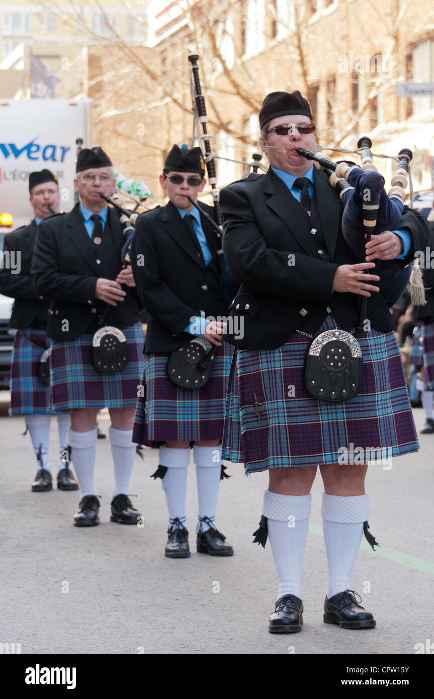 Bagpipers il giorno di San Patrizio parade di Montreal, Canada Foto Stock