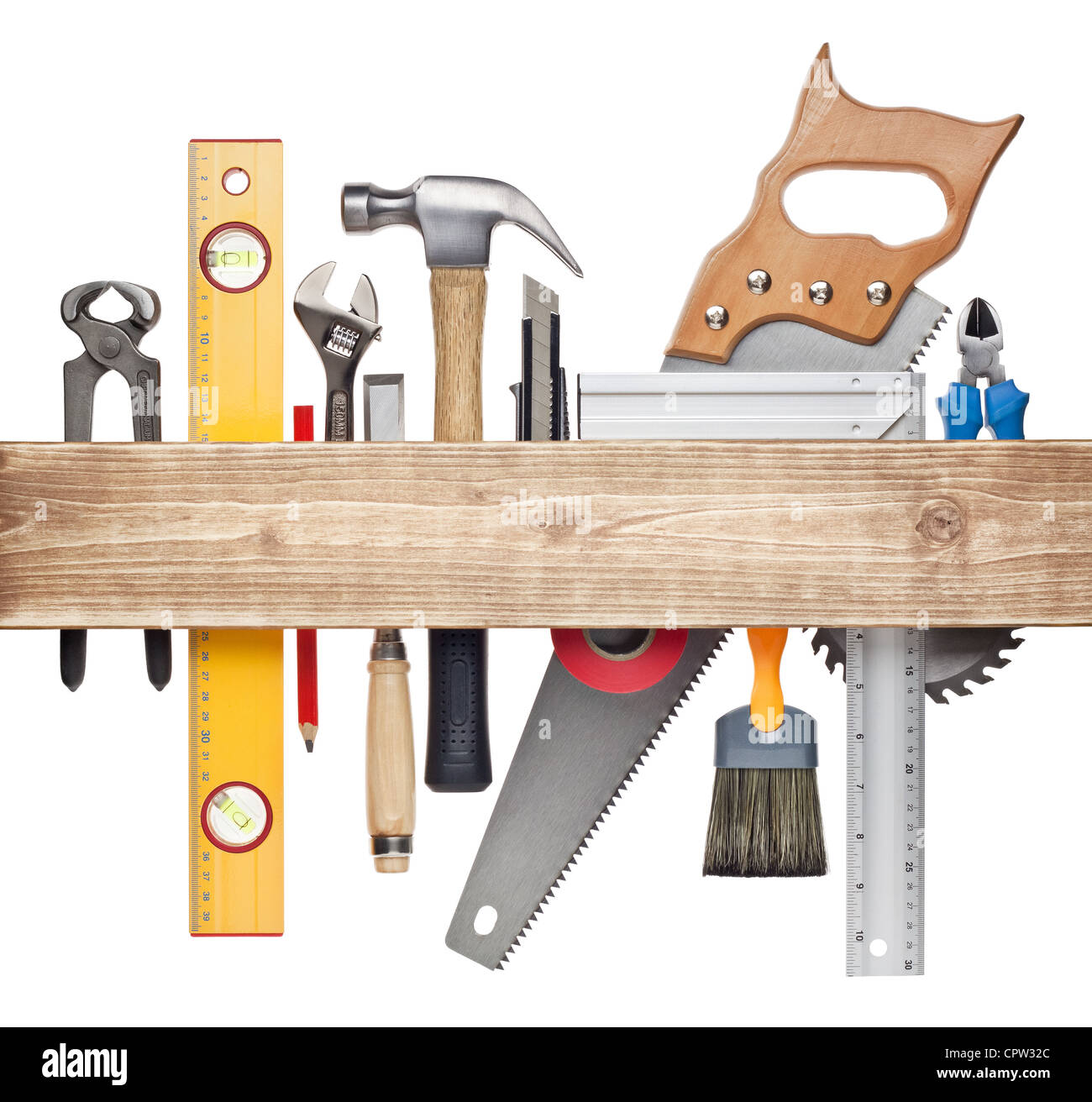 La carpenteria, la costruzione di strumenti hardware sotto l'asse di legno  Foto stock - Alamy