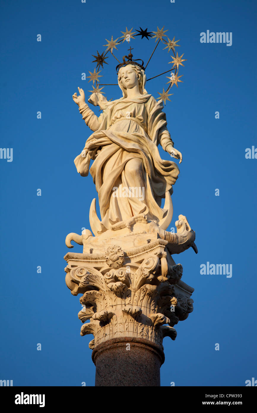 La statua della Madonna Della Stellario a Lucca, Italia Foto Stock