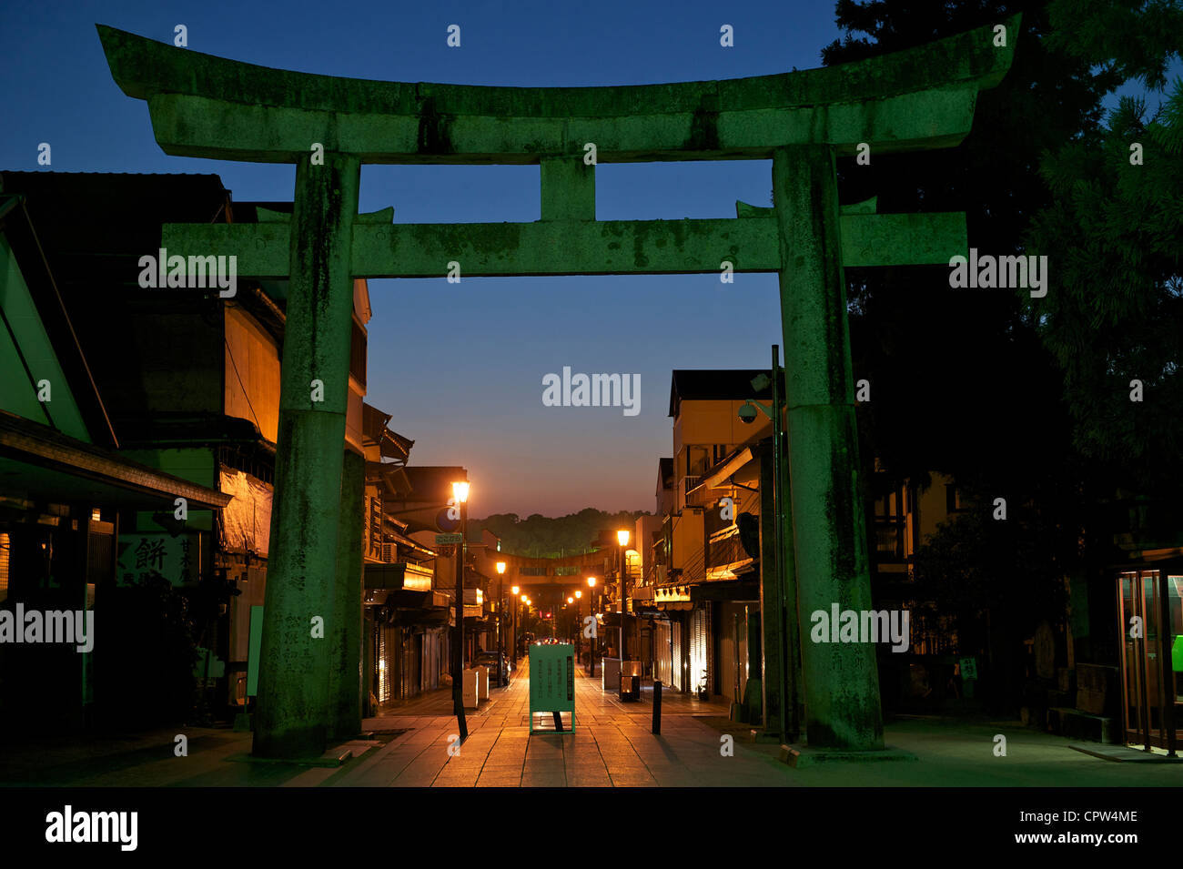 Torii Gate sul santuario Tenmangu in Dazaifu, Fukuoka, Giappone. 2010 Foto Stock