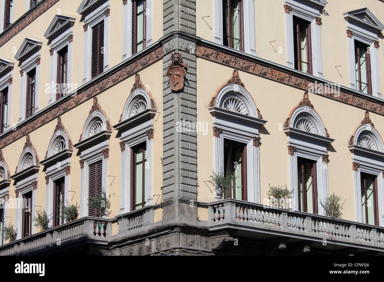 Tradizionale architettura fiorentina su un angolo di San Giovanni e via de' Martelli a Firenze, Toscana, Italia Foto Stock
