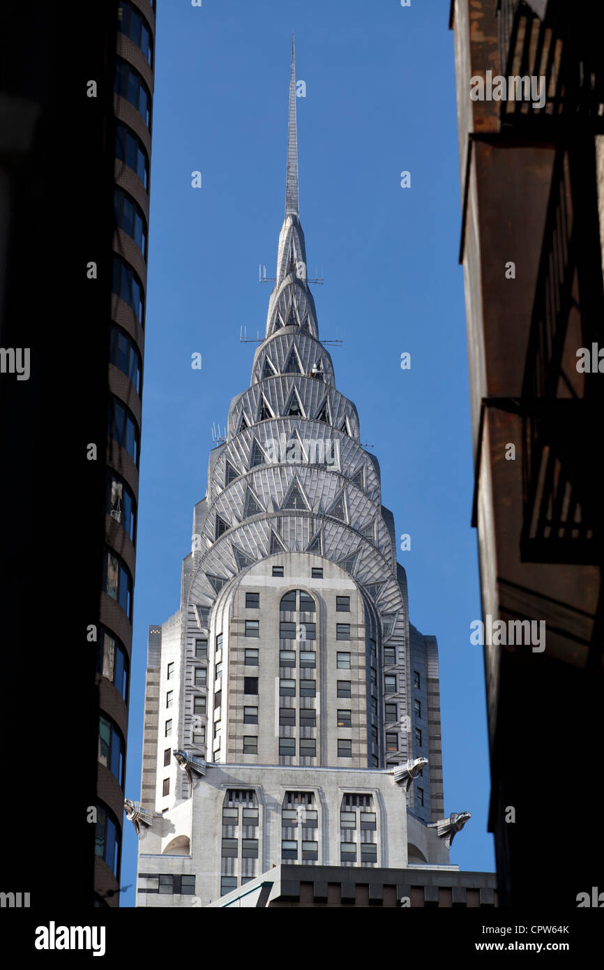 Chrysler Building visto giù un vicolo, New York City. Foto Stock