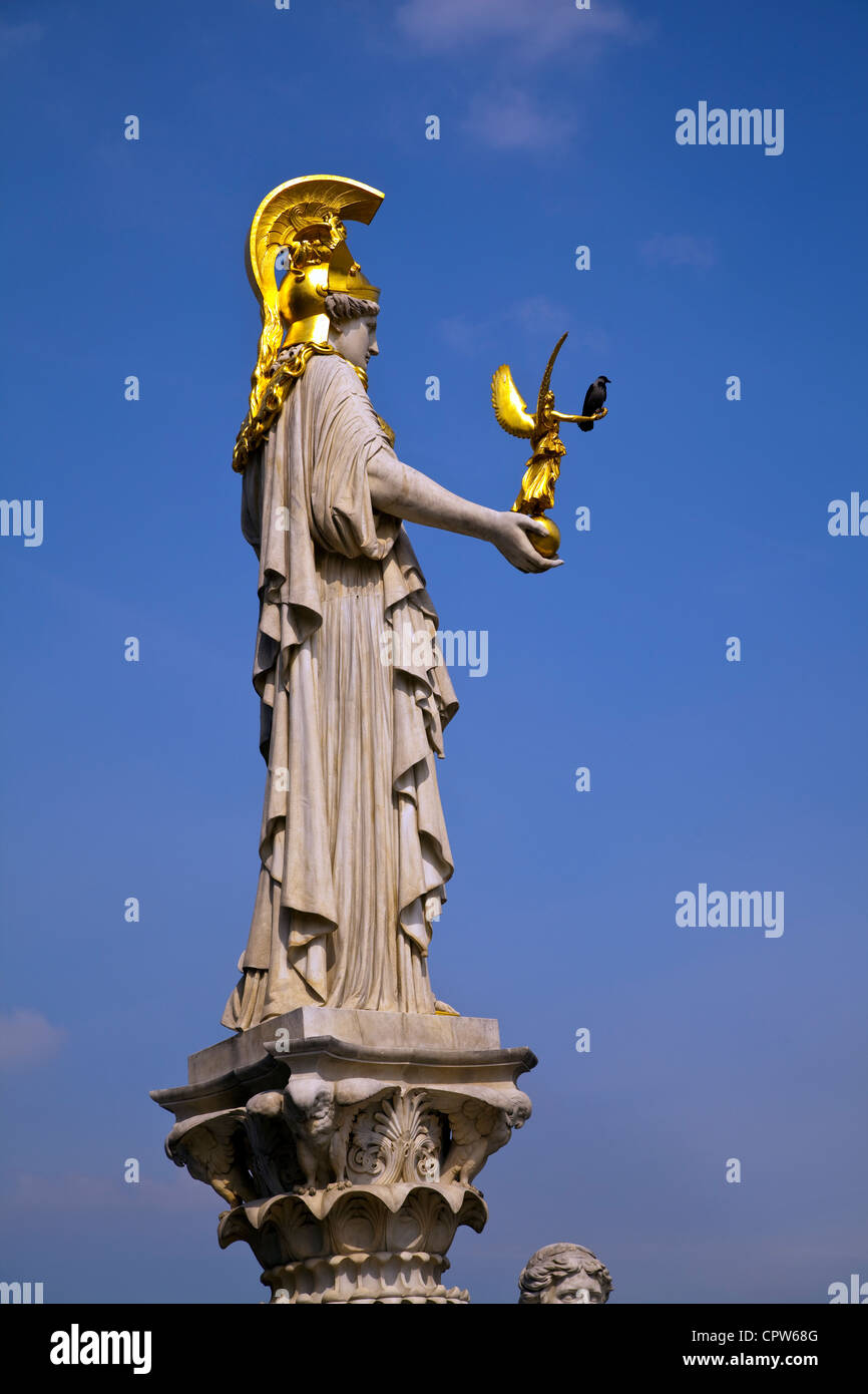 Palace Athene Statua della saggezza in Vienna, Austria Foto Stock