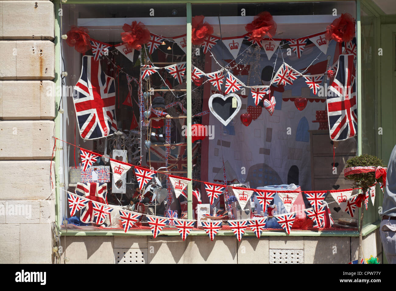 Negozio di fronte a Swanage decorate per la regina del Giubileo di Diamante Foto Stock