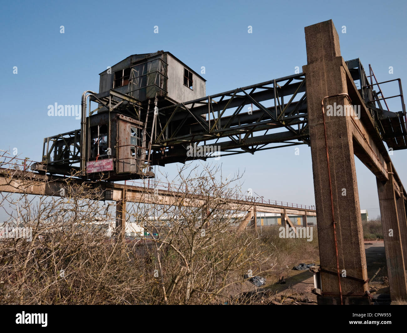 Gantry Crane a Chilington Wharf, un derelitti Il Grade ii Listed è un XIX secolo canal-ferroviario di interscambio merci in Wolverhampton Foto Stock