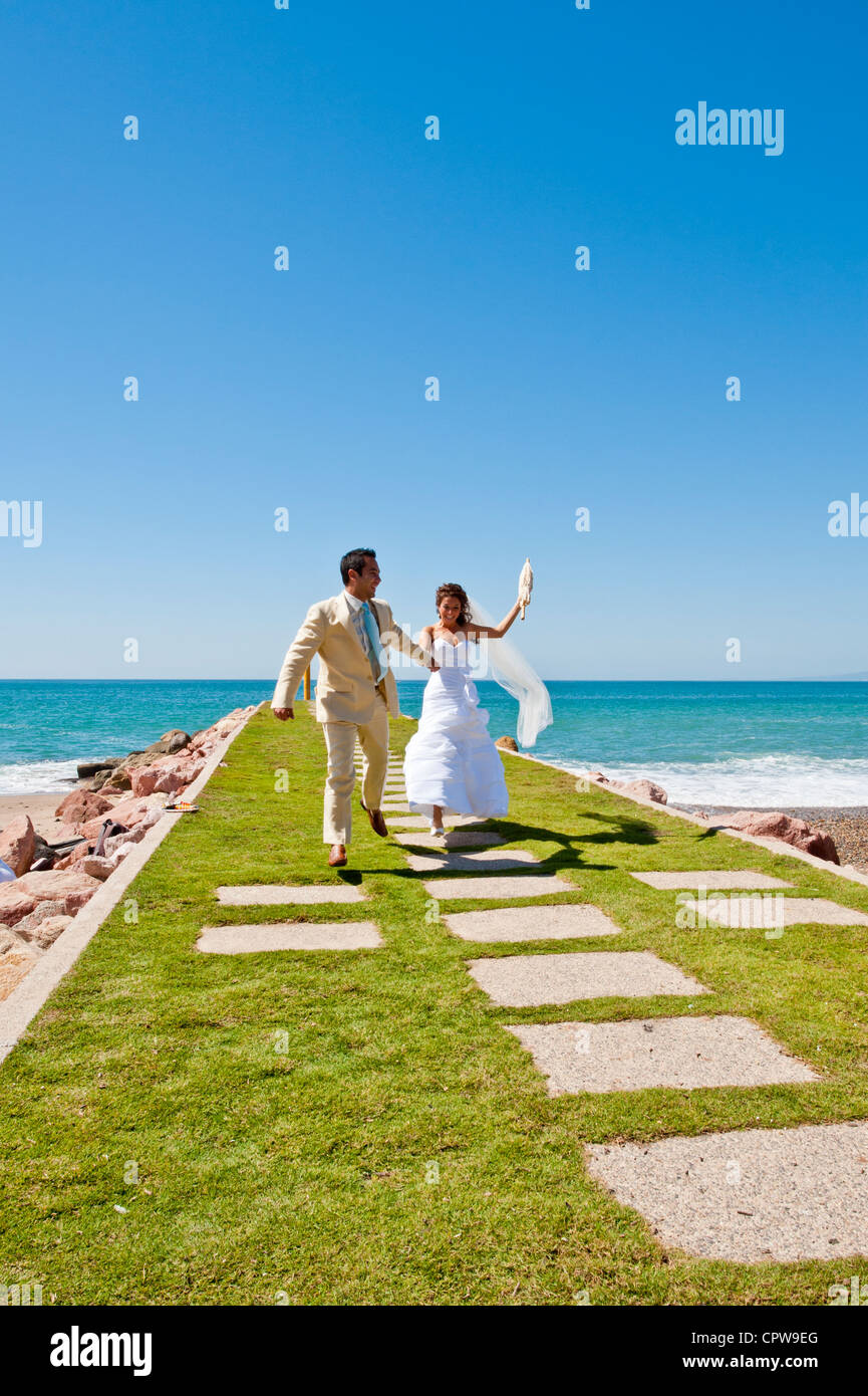 Messico, Puerto Vallarta. Coppie in viaggio di nozze su Puerto Vallarta, Messico. Foto Stock