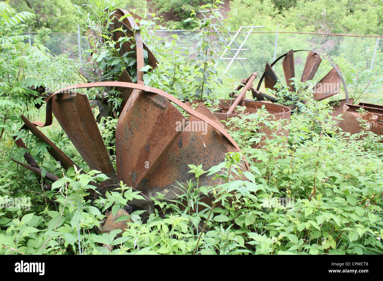 Metallo arrugginito forest pericolo esterno rotto Foto Stock