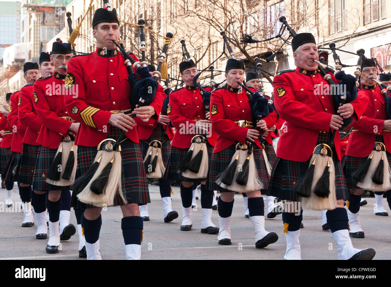 Bagpipers il giorno di San Patrizio parade di Montreal, Canada Foto Stock
