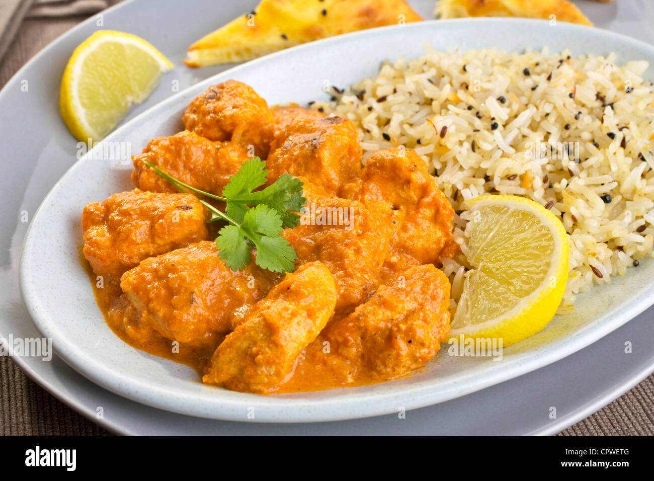 Un pasto indiano di pollo tikka masala e riso pilaf Foto Stock