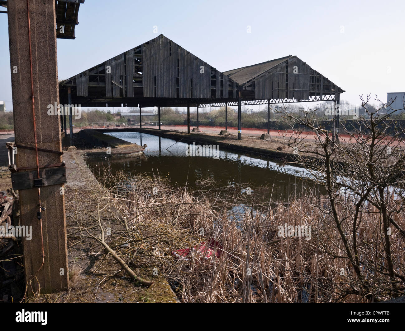 Chilington Wharf, un derelitti Il Grade ii Listed è un XIX secolo canal-railway cargo bacino di interscambio nella città di Wolverhampton Foto Stock