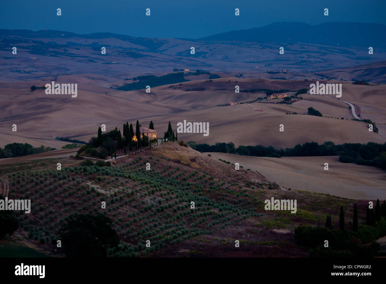 Tipica fattoria toscana, Il Belvedere e il paesaggio a San Quirico d'Orcia nella Val d'Orcia, Toscana, Italia Foto Stock