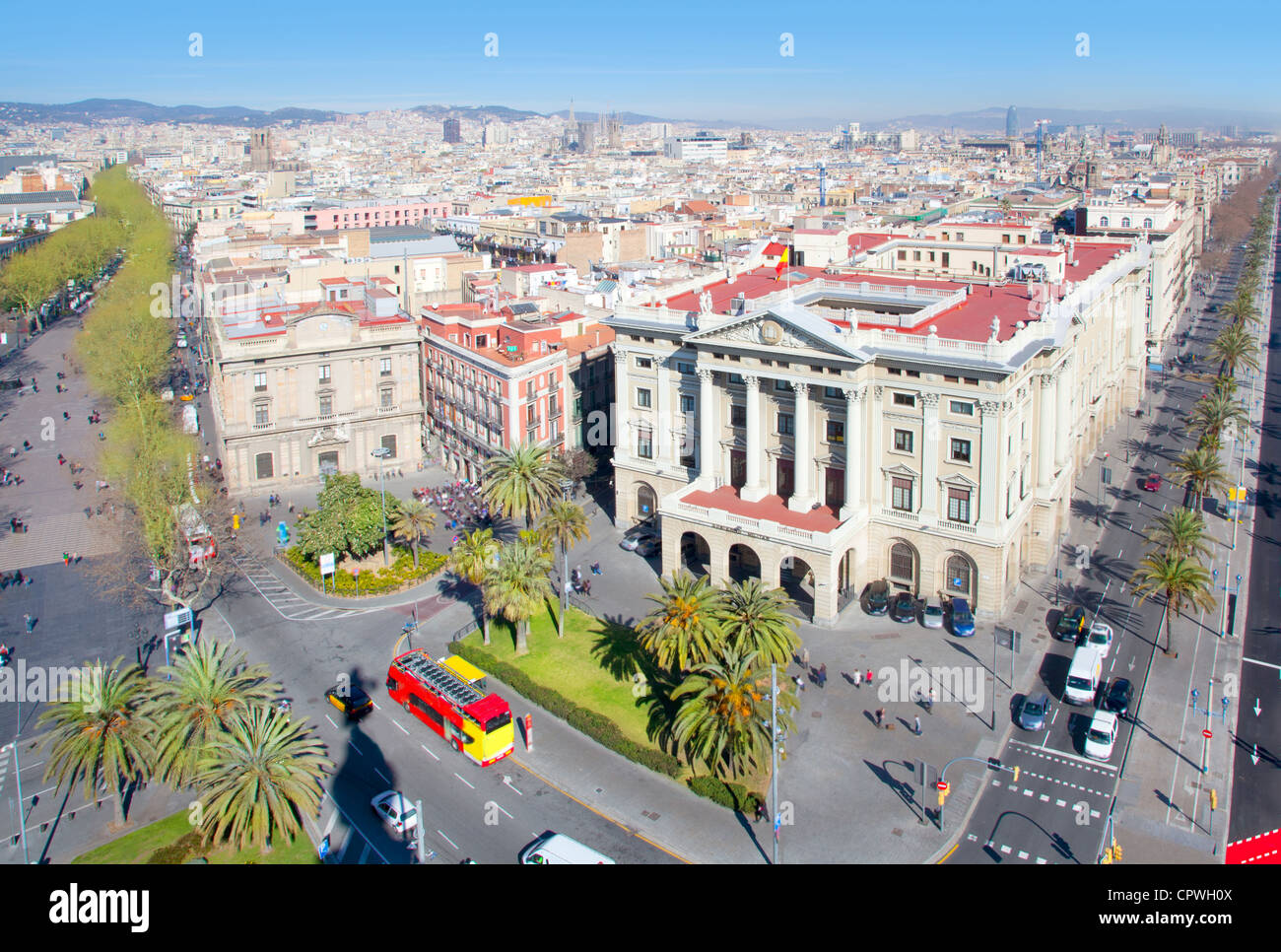 Antenna vista di Barcellona con la Ramblas e Paseo Passeig de Colon Foto Stock