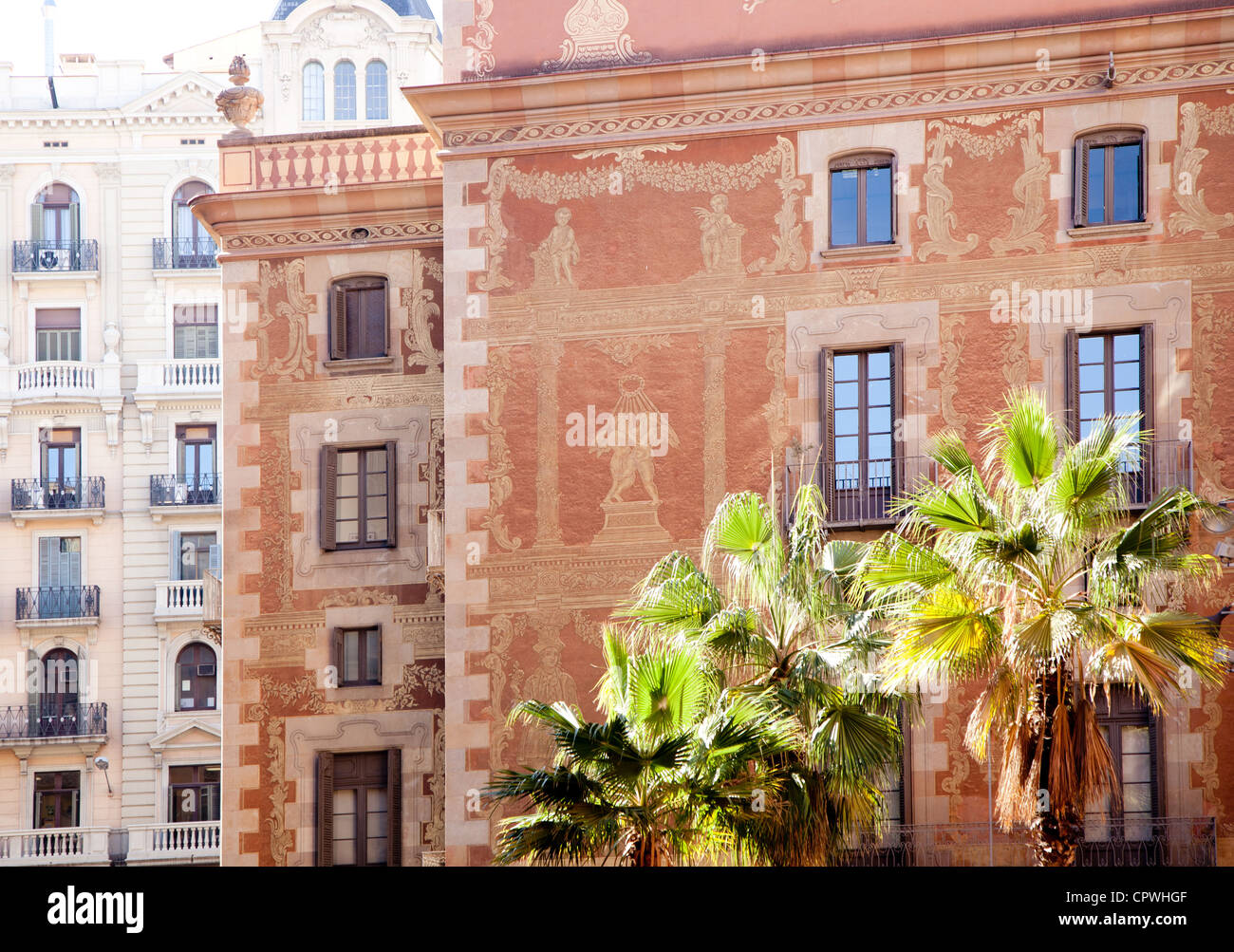 Il Barcelona city facciata degli edifici in Sant Pere mes Alt street Foto Stock