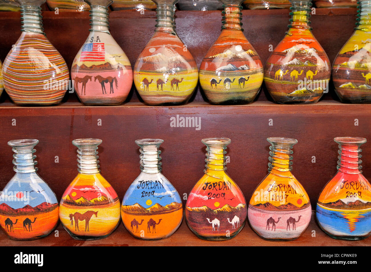 Asia Giordania Mar Morto bottiglie decorate con sabbia Foto stock - Alamy
