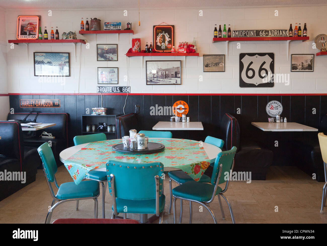 Interno del punto mediano Cafe, Adrian, Texas, sul percorso 66. Foto Stock