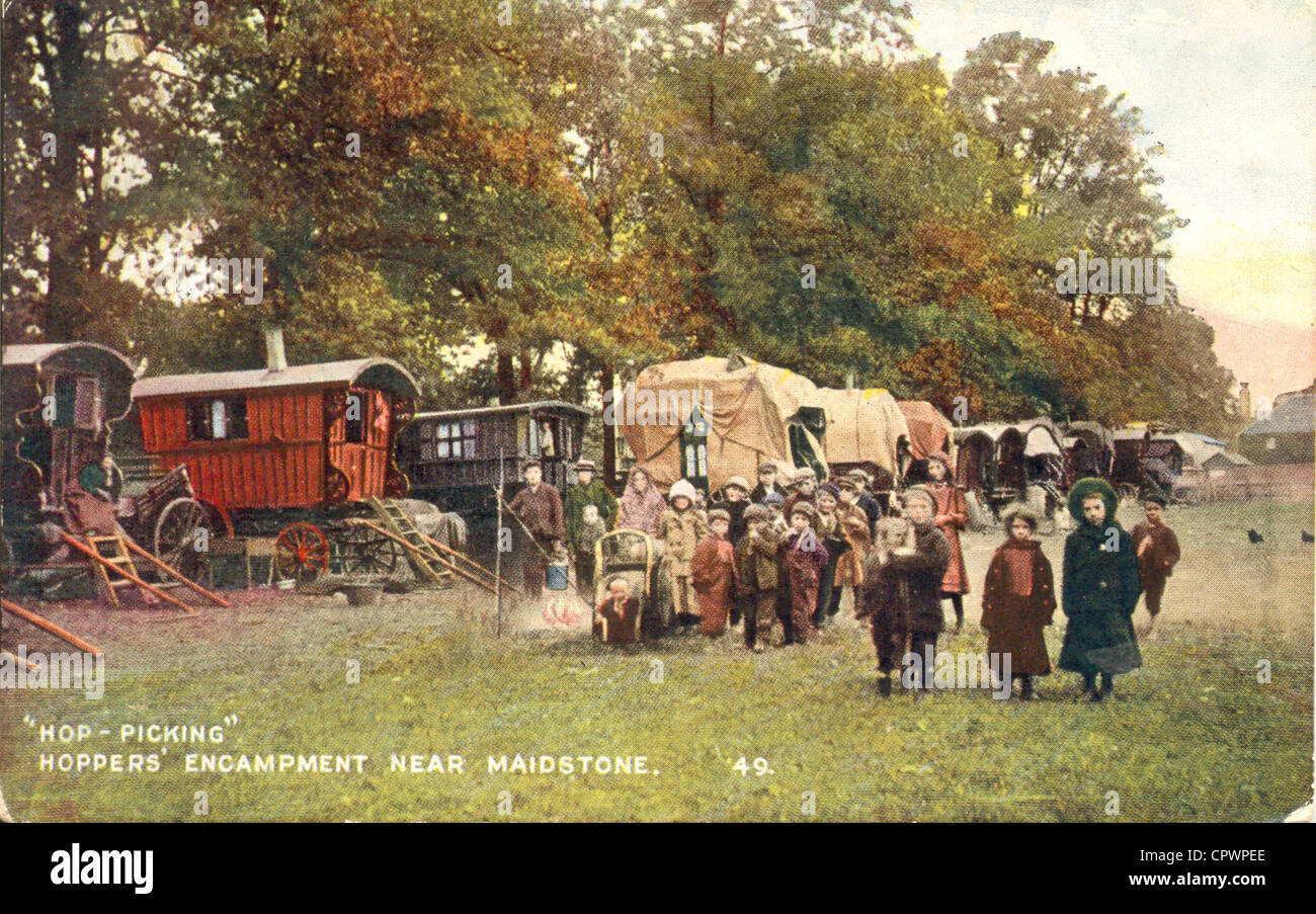 Cartolina di Hop accampamento di prelievo vicino a Maidstone Kent, circa 1905 Foto Stock