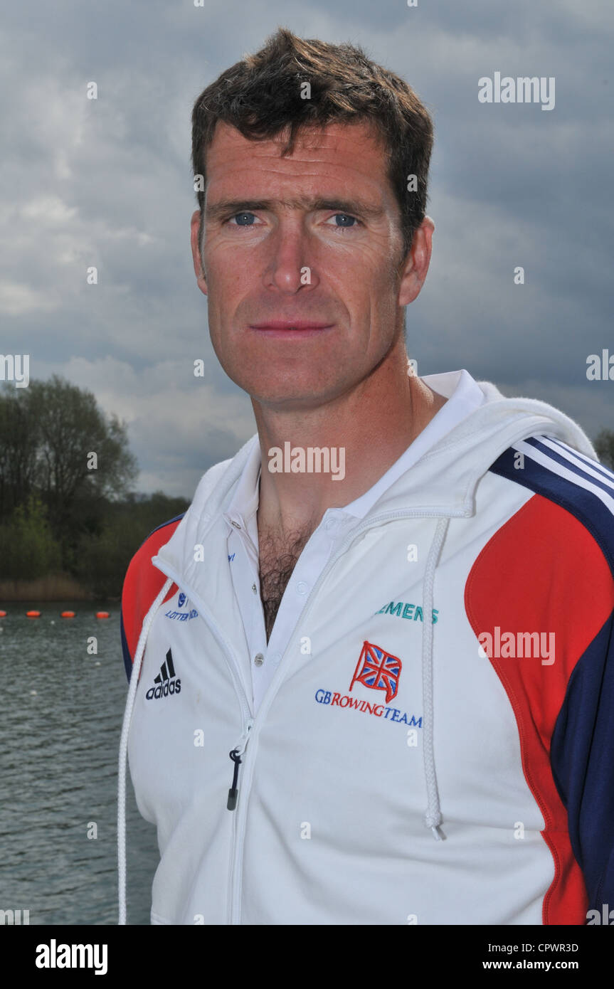 Greg Searle MBE, GB Olympic rower al Redgrave-Pinsent canottaggio sul lago, Reading, Regno Unito. Foto Stock