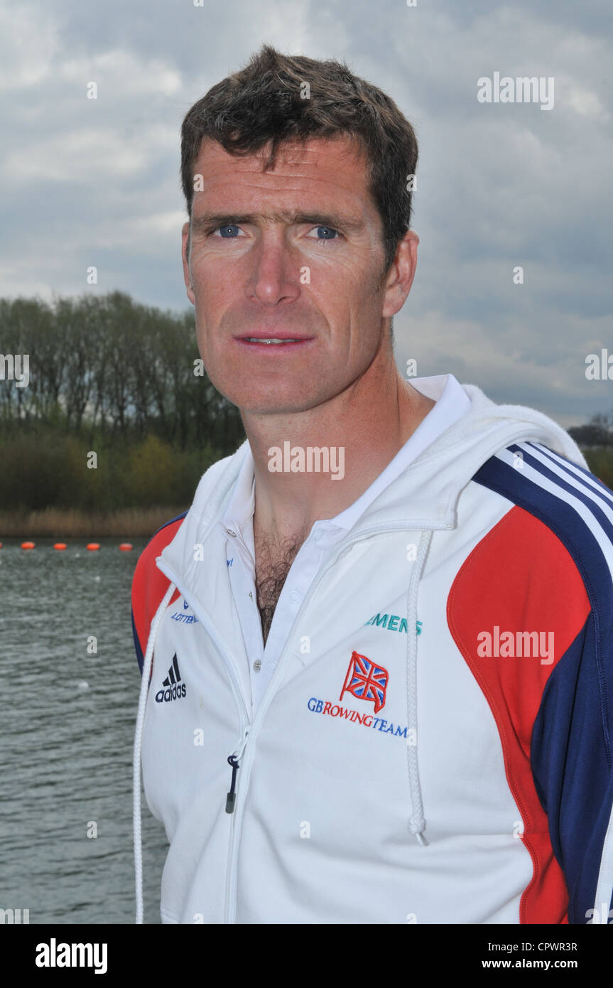 Greg Searle MBE, GB Olympic rower al Redgrave-Pinsent canottaggio sul lago, Reading, Regno Unito. Foto Stock