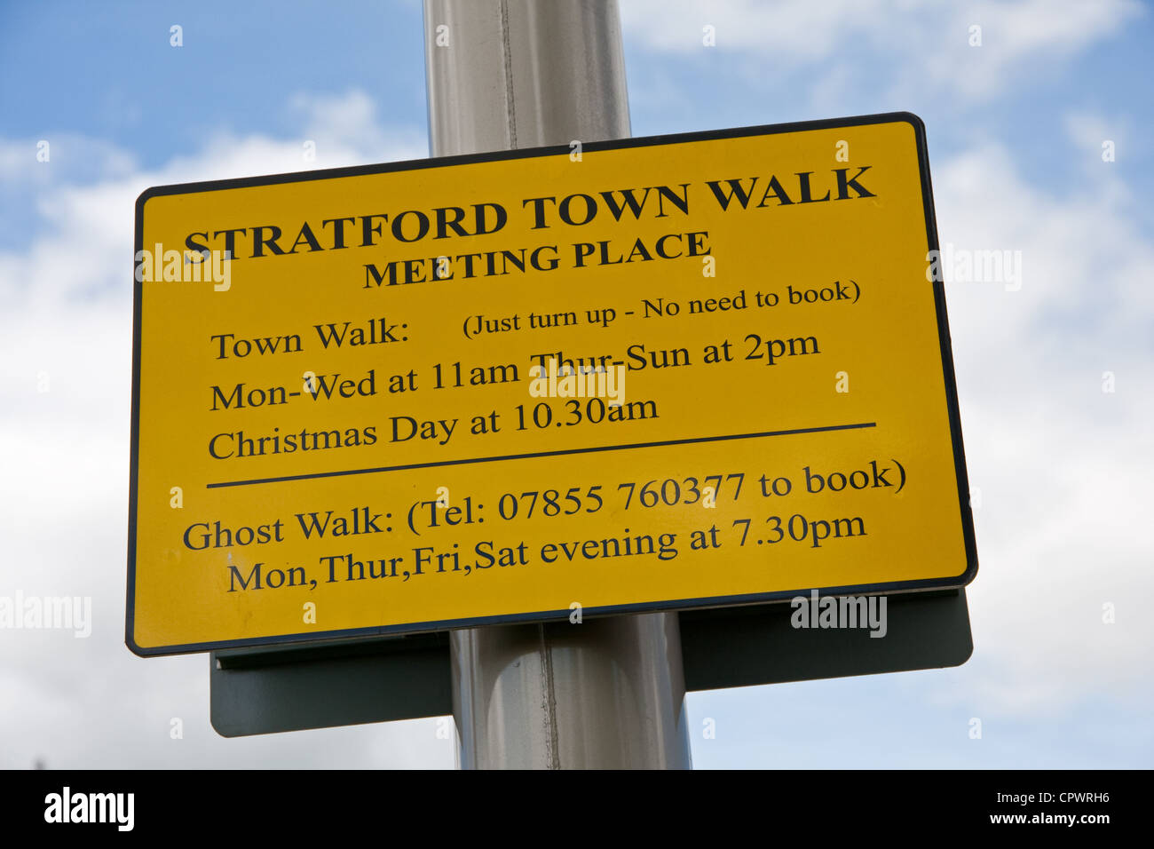 Segno pubblicità punto di incontro per la città di Stratford a piedi e Ghost a piedi Foto Stock