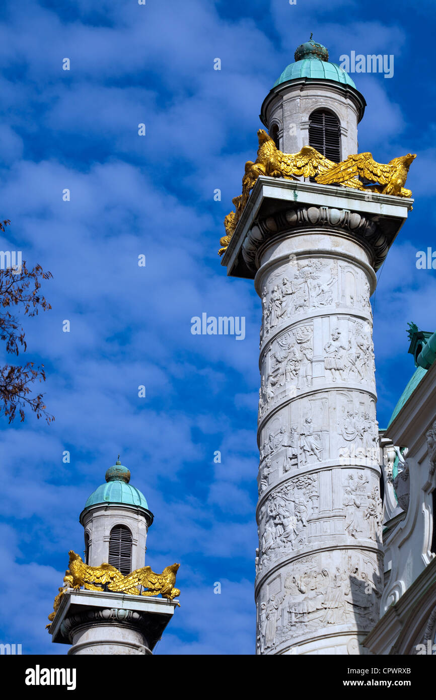 Classici Pilastri della Karlkirche (Charles Church) a Vienna Foto Stock