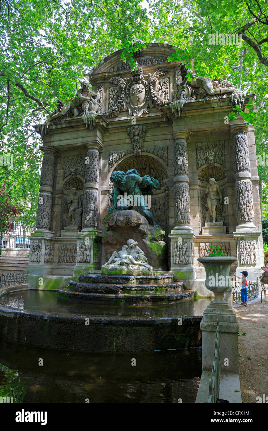 Fontana Medicea, i Giardini di Lussemburgo, a Parigi. Polifemo sorprendente Aci e Galatea, Foto Stock