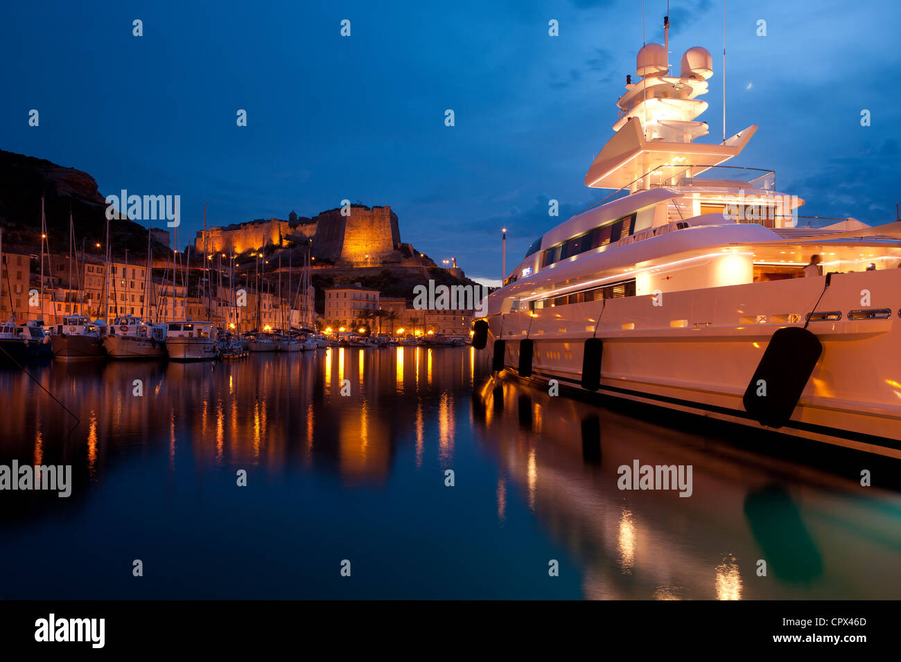 Yacht privato nel porto di Bonifacio, Corsica, Francia Foto Stock