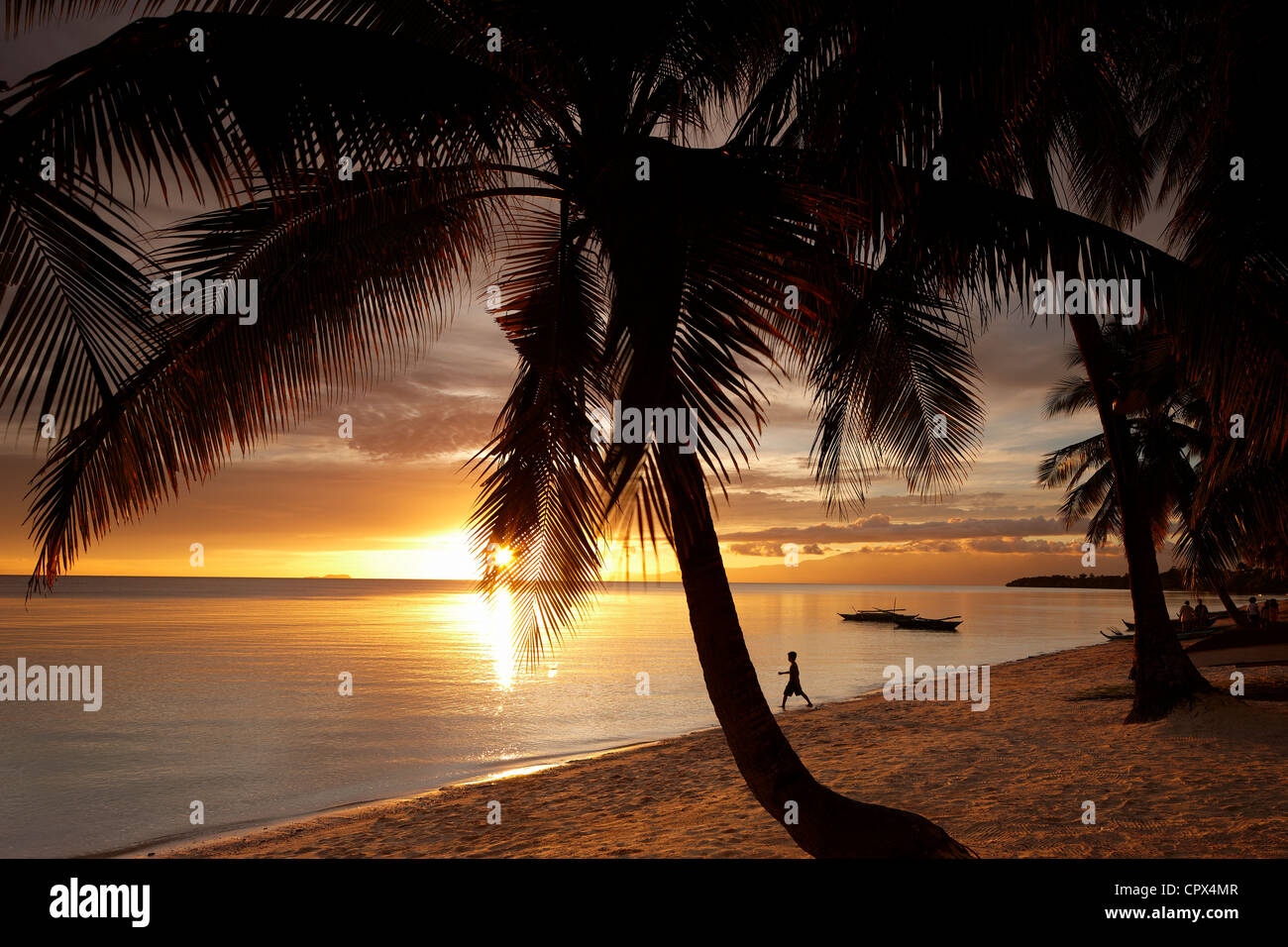 Spiaggia di San Juan al tramonto, Siquijor, Visayas, Filippine Foto Stock