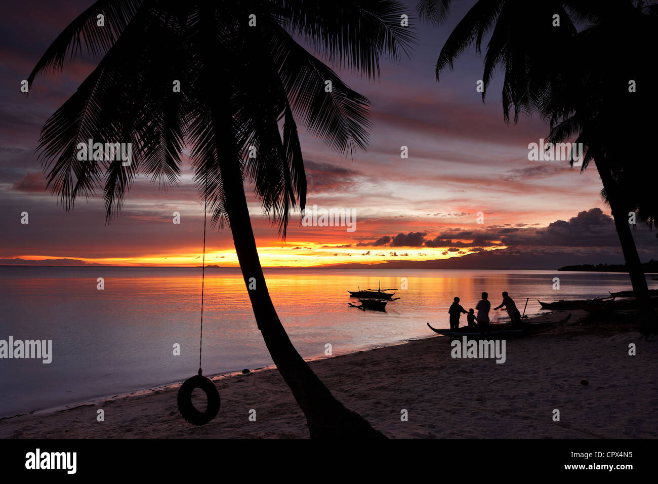 Spiaggia di San Juan al crepuscolo, Siquijor, Visayas, Filippine Foto Stock