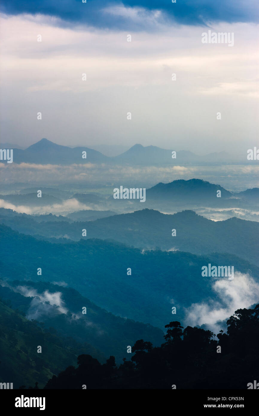 L'Ella Gap al crepuscolo, southern hill country, Sri Lanka Foto Stock