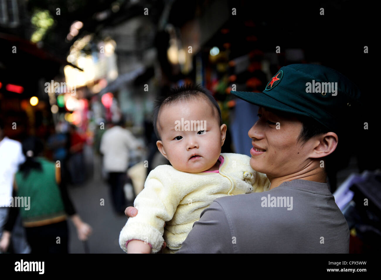 La provincia cinese di Guangdong Guangzhou City , padre di un bambino , uno per bambini Foto Stock