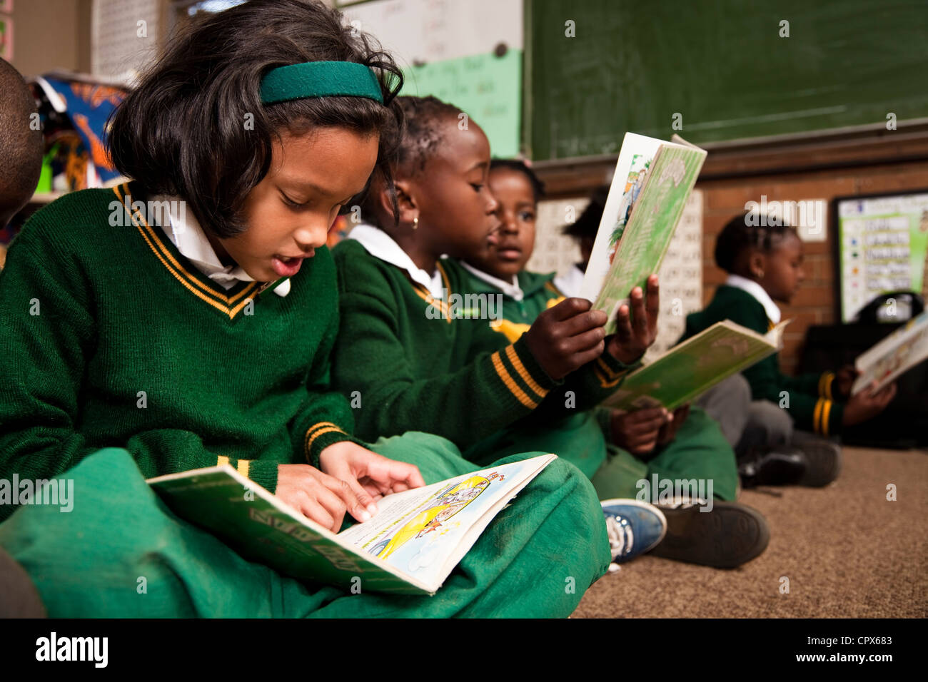 I bambini della scuola per imparare a leggere, Meyerton scuola primaria, Meyerton, Gauteng Foto Stock