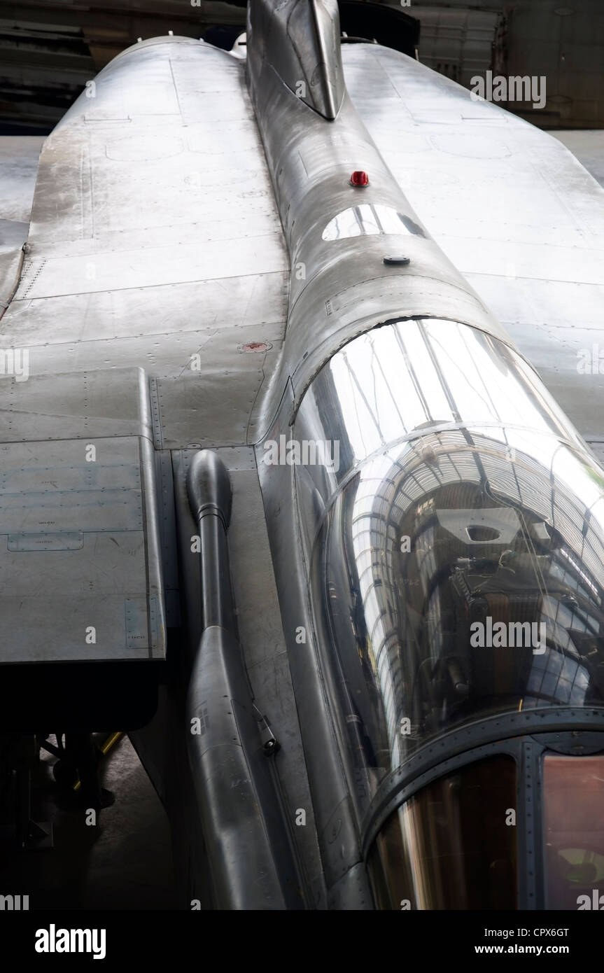 Impressione di un jet da combattimento è il suo hangar Foto Stock