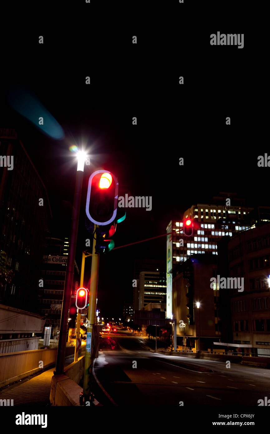 Night Shot di una scena di strada, Newtown, Johannesburg Foto Stock