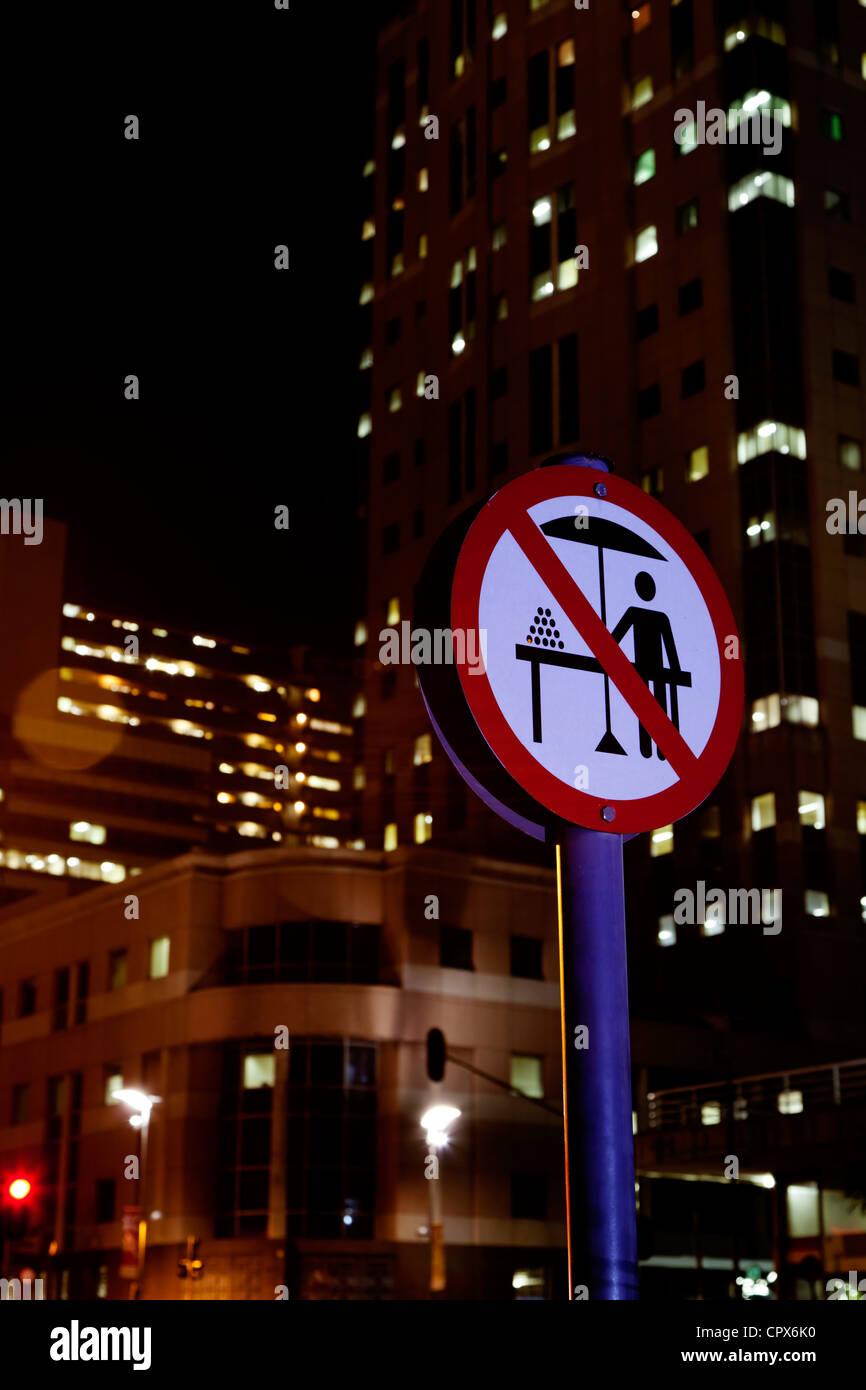 Night Shot di una scena di strada, Newtown, Johannesburg Foto Stock