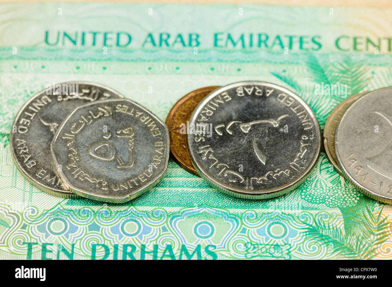 Emirati Arabi Uniti UAE dirhams nota di banca e delle monete metalliche in euro Foto Stock