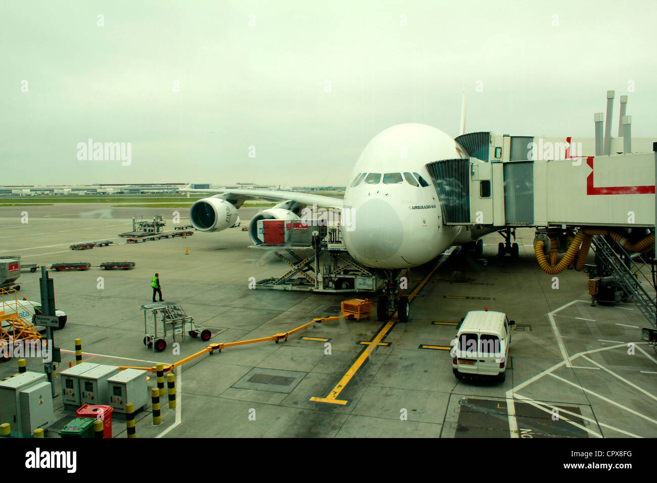 La Emirates Airbus A380 all'aeroporto di Heathrow Foto Stock