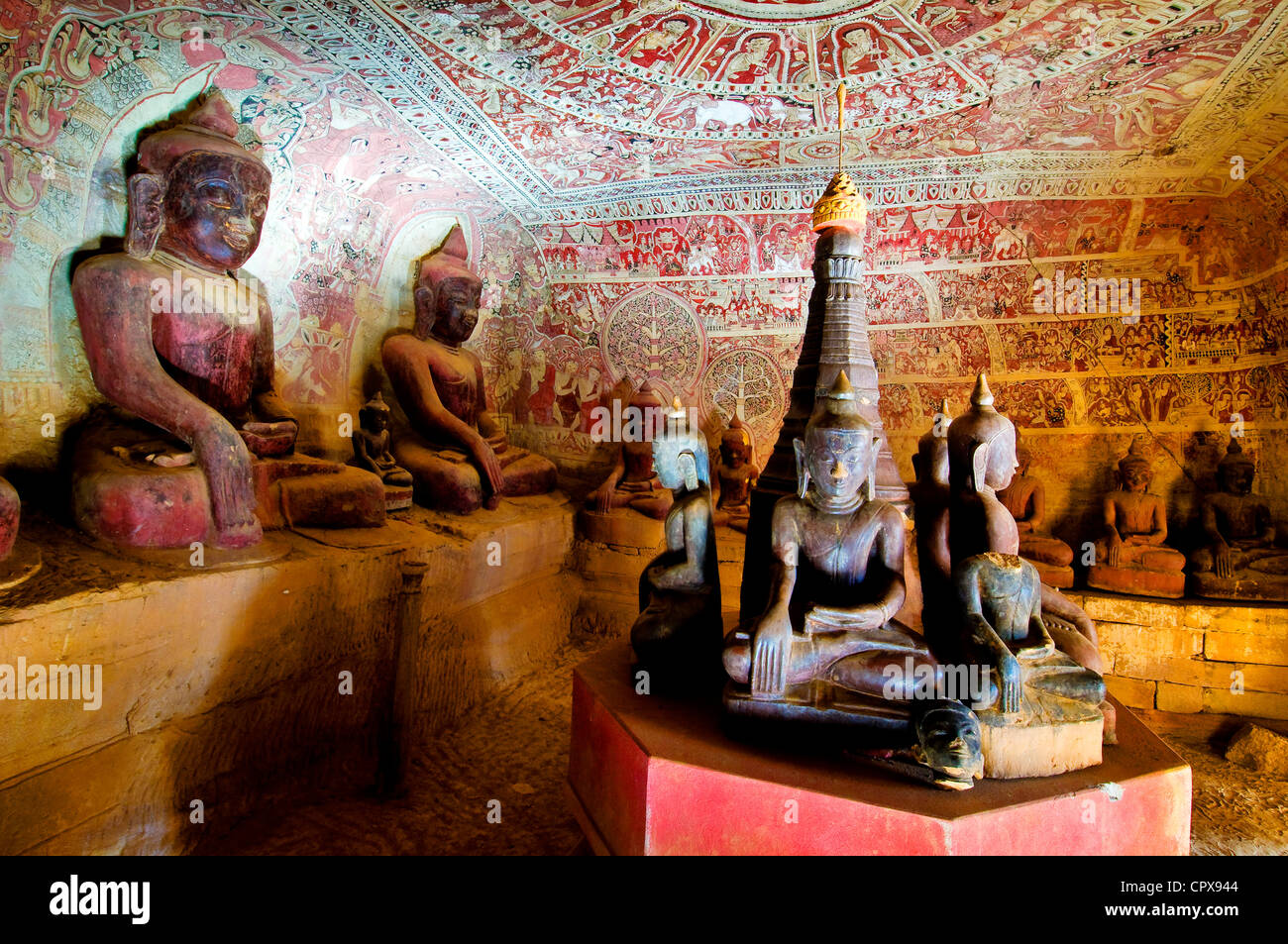 Myanmar Birmania Divisione Sagaing Hpo Win monta Po Win Taung Rosace grotte del XVII secolo gli affreschi conosciuti per la loro molto bene Foto Stock