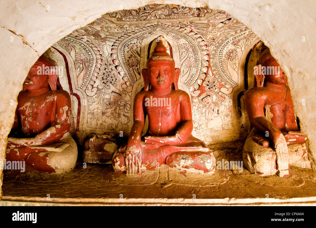 Myanmar Birmania Divisione Sagaing Po Win Taung grotta del sito designato dal numero 568 che alloggia undici Buddha seduto nella postura Foto Stock