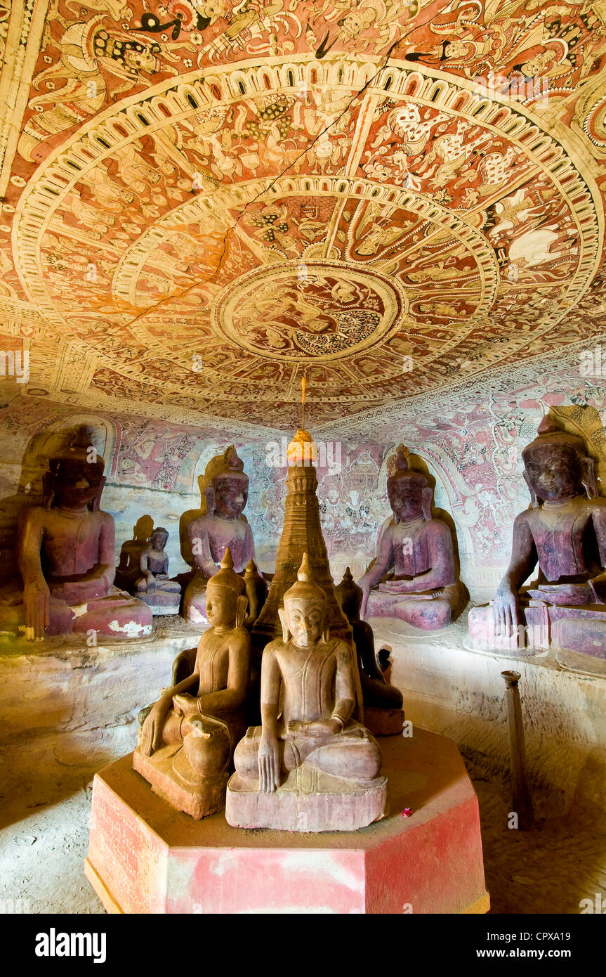 Myanmar Birmania Divisione Sagaing Hpo Win monta Po Win Taung Rosace grotte del XVII secolo gli affreschi conosciuti per la loro molto bene Foto Stock