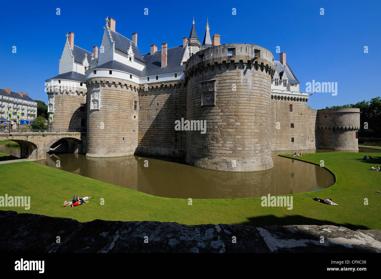 Francia Loire Atlantique Nantes il Château des Ducs de Bretagne (Duchi di Bretagna Castello) fossati convertito in spazio aperto Foto Stock
