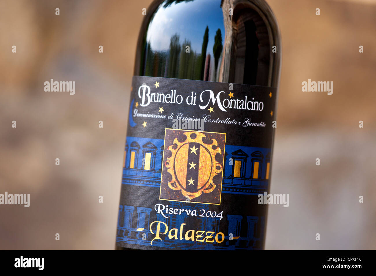 Il Brunello di Montalcino 2004 Riserva una bottiglia di vino rosso a tenuta vinicola del palazzo vicino a Montalcino in Val d'Orcia, Toscana, Italia Foto Stock