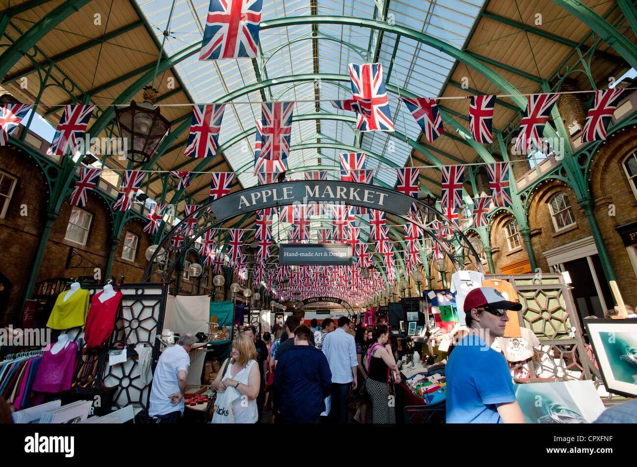 Il mercato delle mele decorate fo Diamond Giubileo, Covent Garden, Londra, Regno Unito Foto Stock