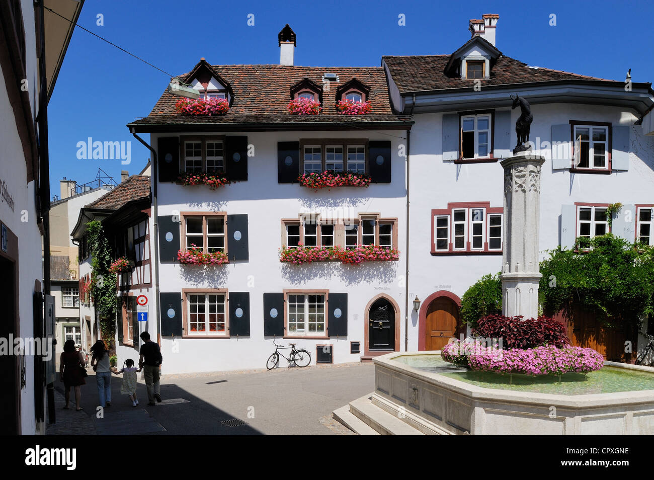 La Svizzera, Basilea, vecchio Basilea, piccola fontana al angolo della strada Gemsberg e Unterer Heuberg Foto Stock