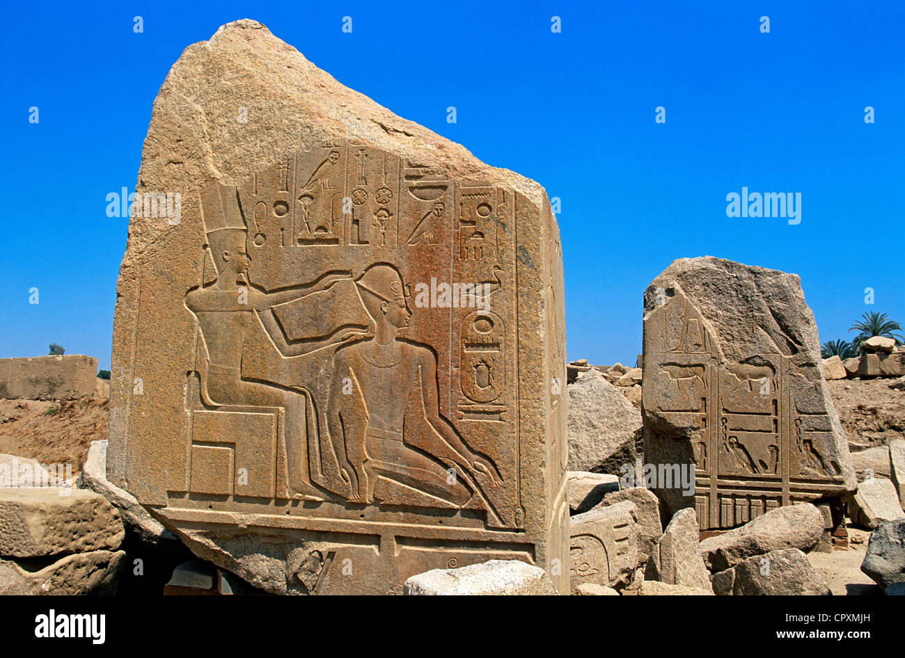 Egitto Alto Egitto Alto Egitto Valle del Nilo Luxor Karnak elencati come patrimonio mondiale dall' UNESCO tempio dedicato al dio Amon Regina Foto Stock